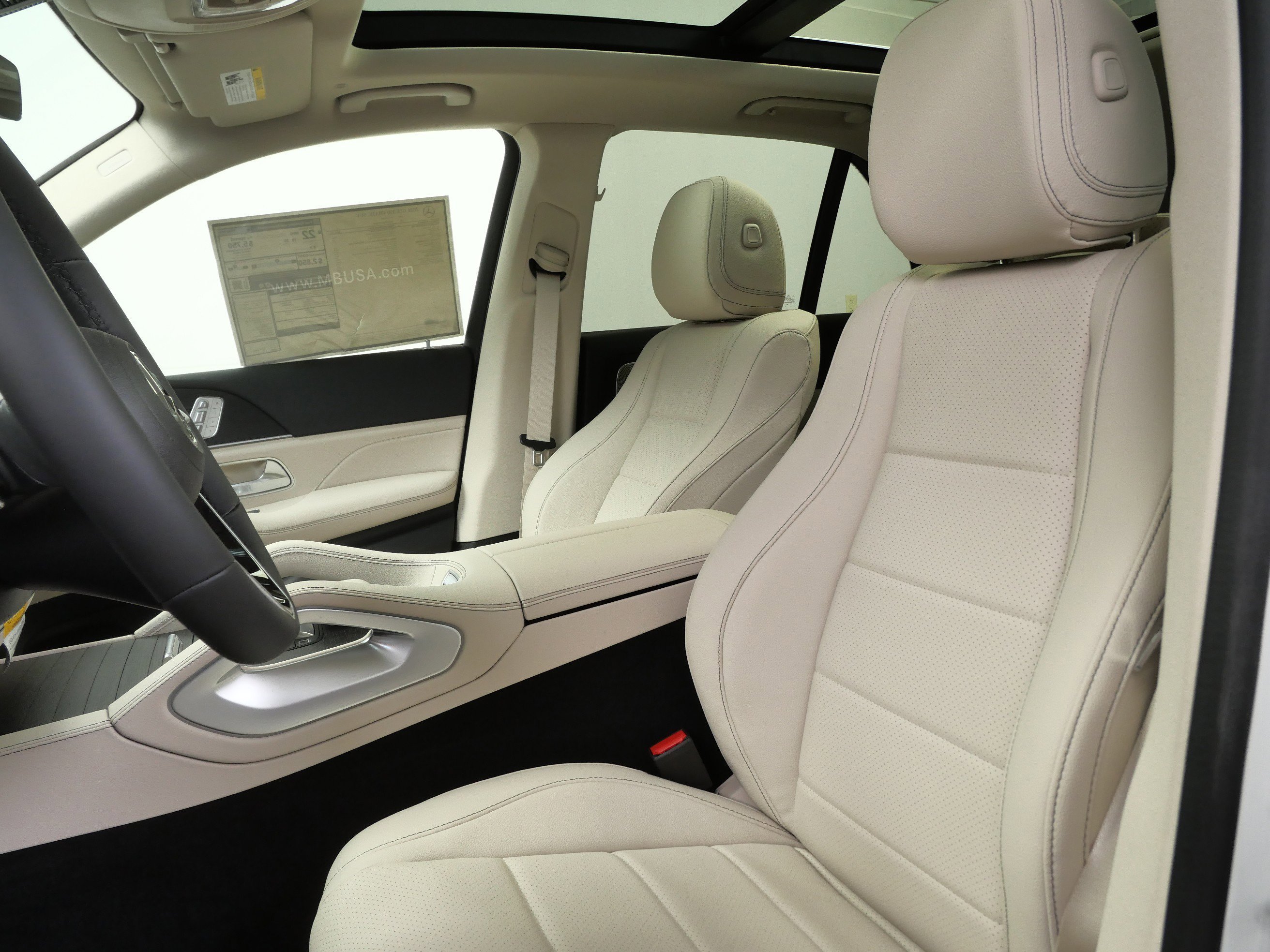 New 2026 MANUFAKTUR Moonlight White Metallic Mercedes-Benz GLE 350 image 8