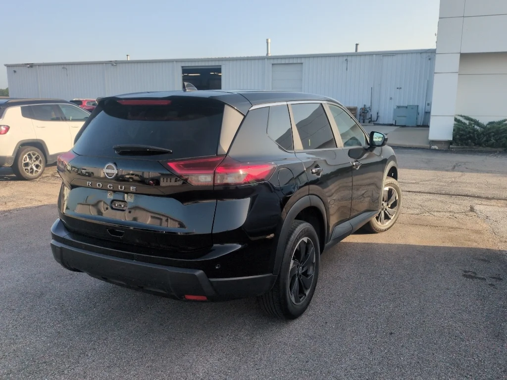 Used 2025 Super Black Nissan SV image 6