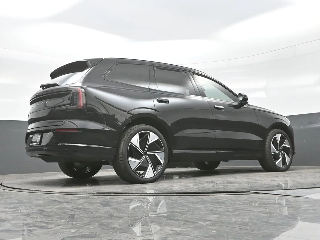 2025 Volvo EX90 Ultra - Photo 33