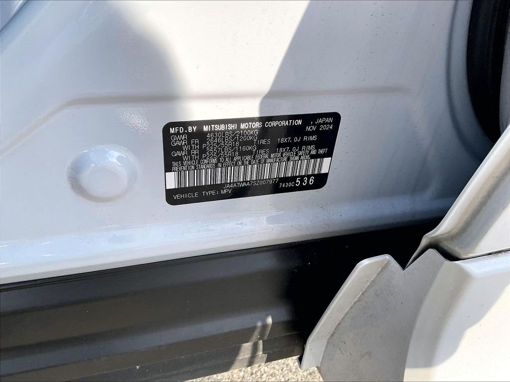 Used 2025 White Mitsubishi SE image 32