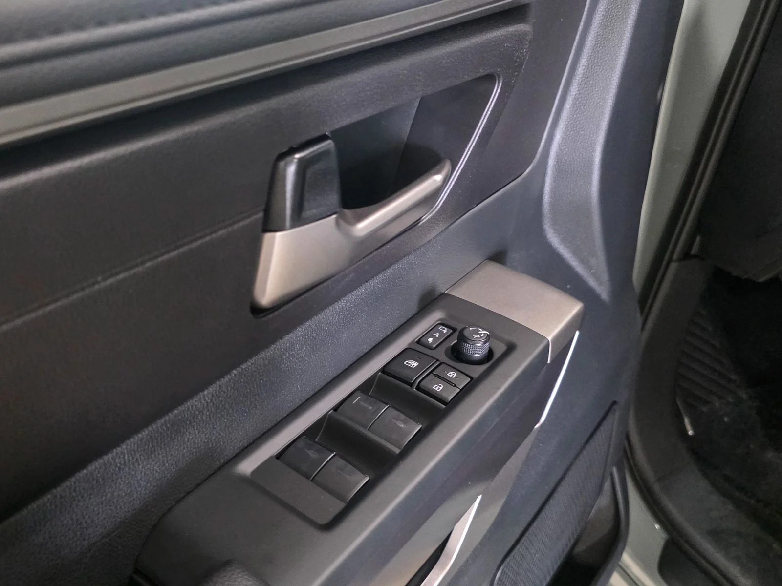 2026 Toyota Tundra SR5 - Photo 18