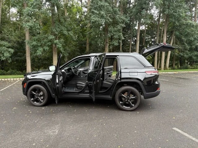 Used 2025 Diamond Black Jeep Altitude X image 26