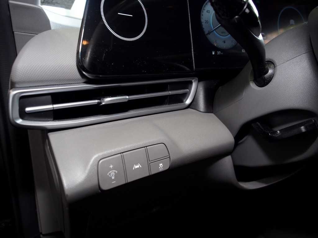 Used 2023 Black Hyundai SEL image 16