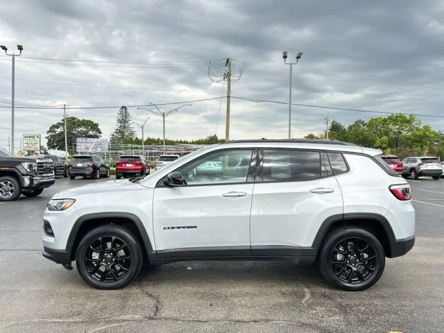 Used 2025 Silver Jeep Latitude image 6