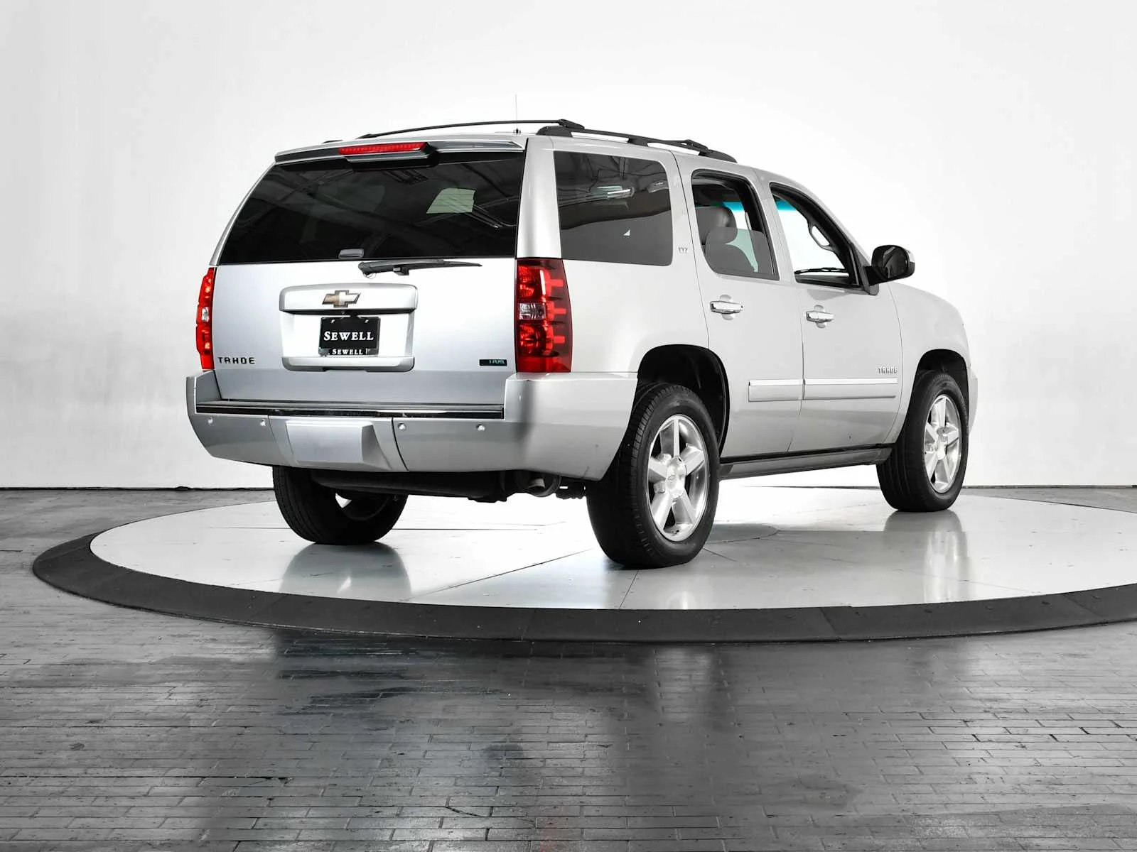 Used 2010 Sheer Silver Metallic Chevrolet LTZ image 4