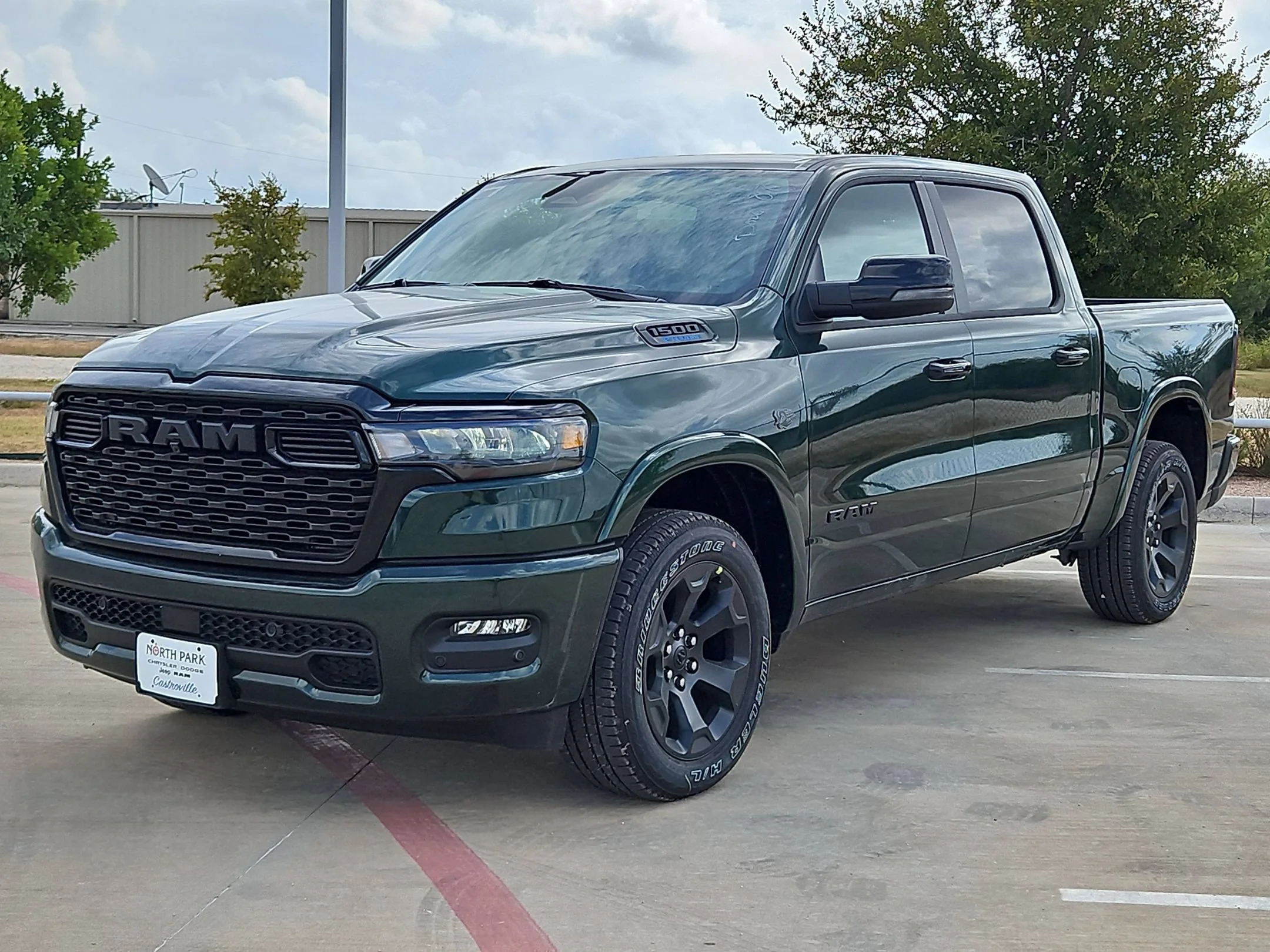 New 2027 Serrano-Green Metallic Exterior Paint RAM Big Horn/Lone Star image 7