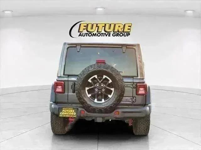 New 2026 Granite Crystal Metallic Clear-Coat Exterior Paint Jeep Rubicon image 4
