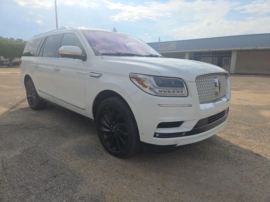 Used 2020 White Lincoln Reserve image 1