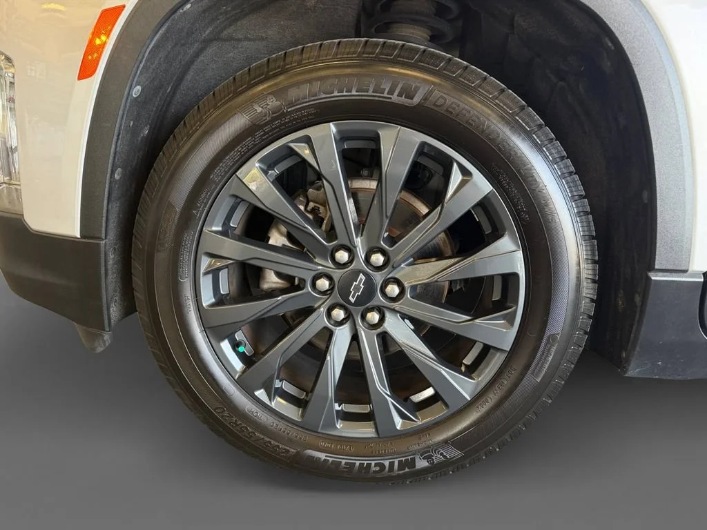 Used 2022 SILVER ICE METALLIC Chevrolet RS image 16