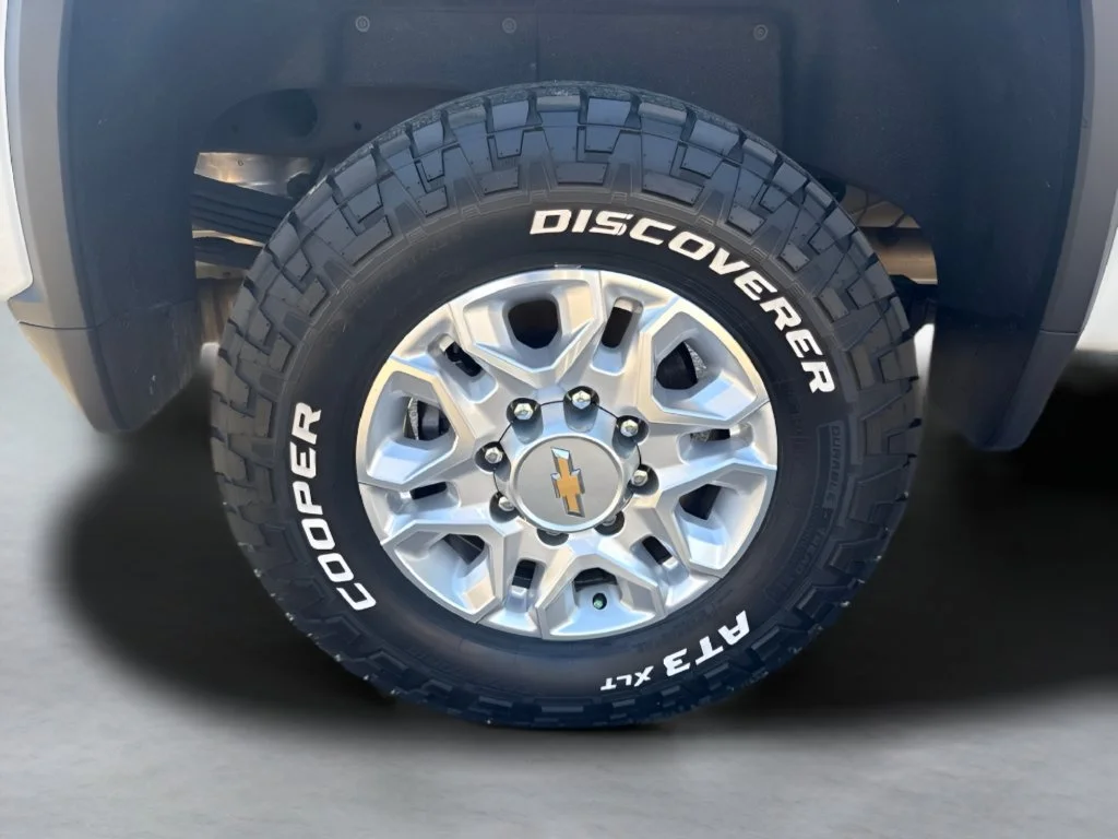 Used 2022 SUMMIT WHITE Chevrolet LTZ image 39