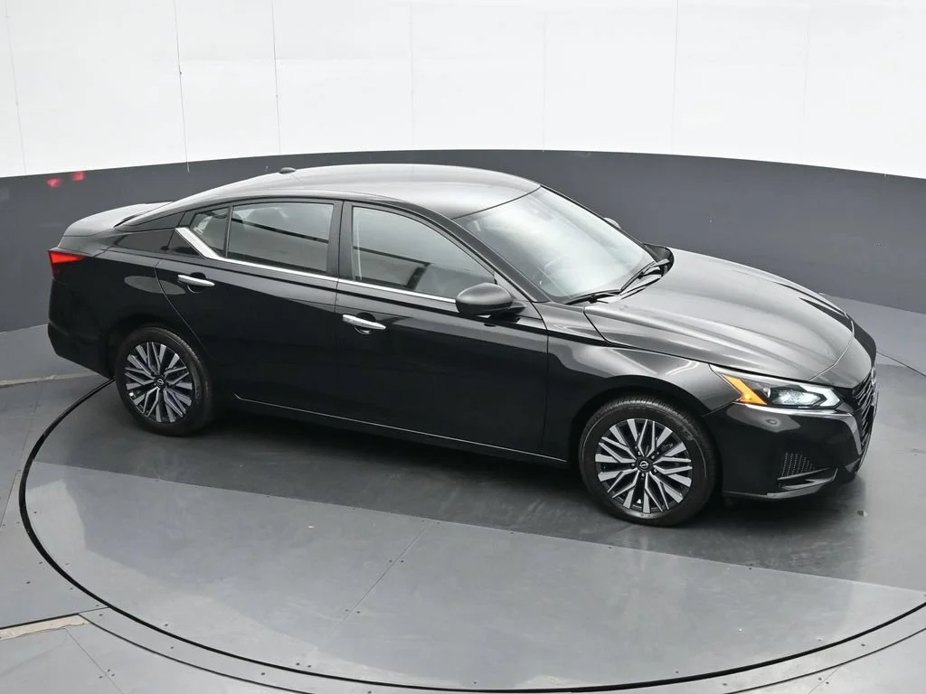 Used 2025 Black Nissan 2.5 SV image 23