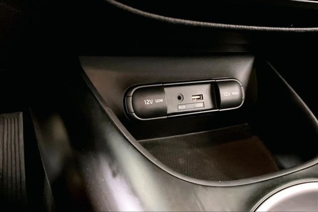 Used 2018 White Kia Plus image 14