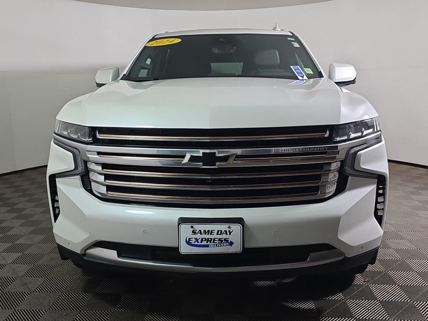 Used 2024 Iridescent Pearl Tricoat Chevrolet High Country image 8