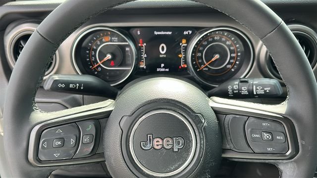 Used 2023 White Jeep Sport S image 10