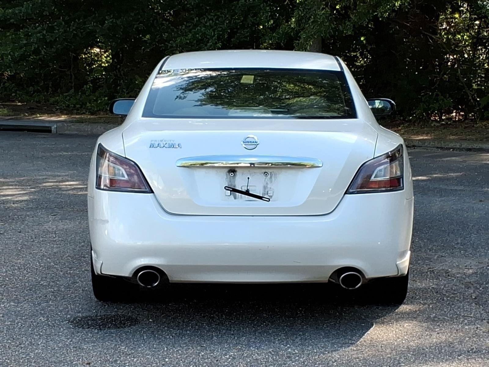 Used 2013 Pearl White Nissan 3.5 SV image 6