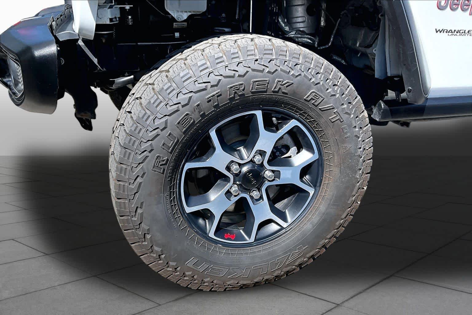Used 2022 Bright White Clearcoat Jeep Unlimited Rubicon image 21