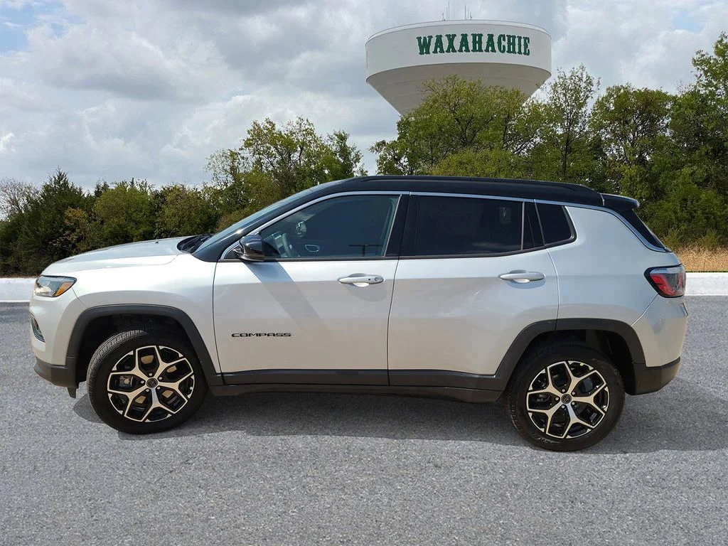 Used 2025 Silver Jeep Limited image 3