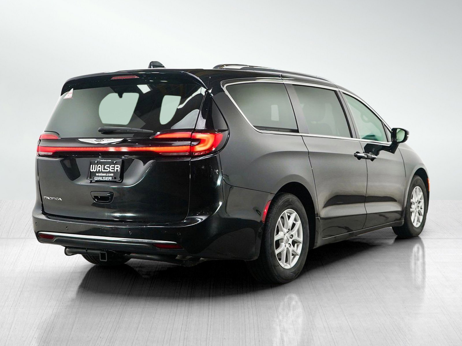 Used 2021 Brilliant Black Crystal Pearlcoat Chrysler Touring L FWD image 6