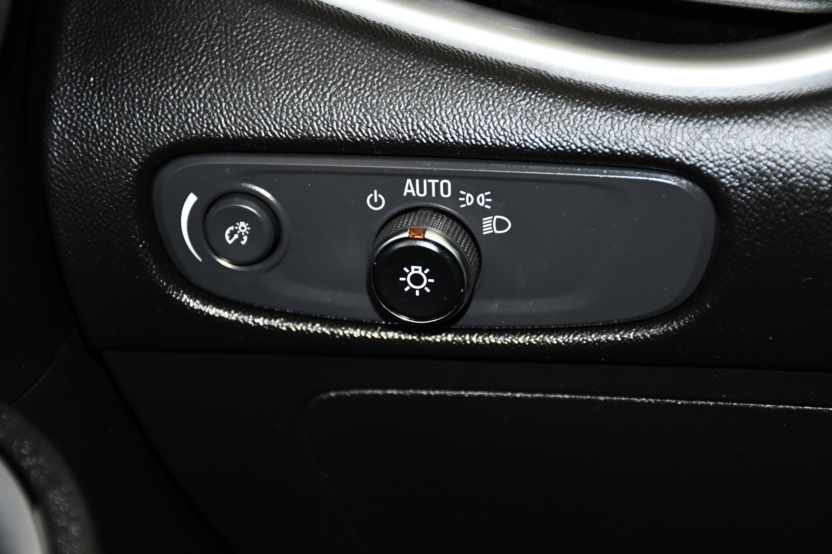 Used 2024 Summit White Chevrolet LT image 36