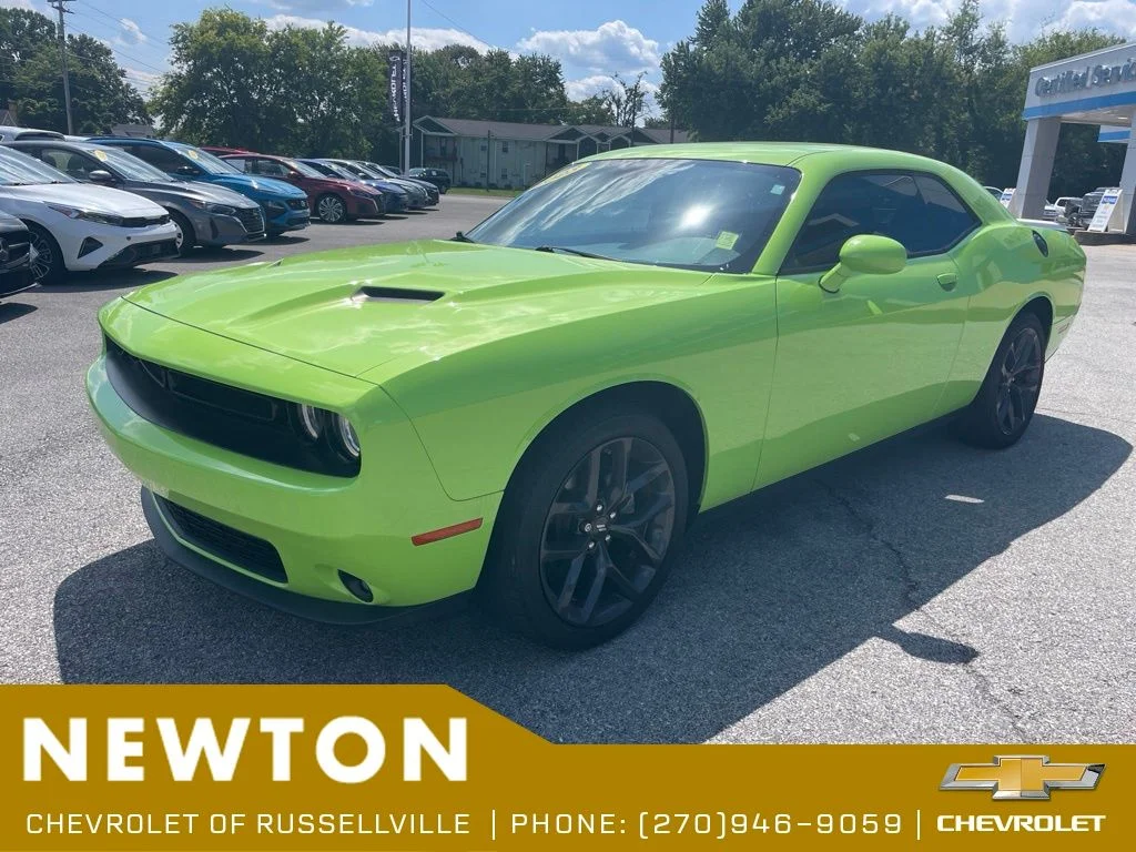 Used 2023 Sublime Metallic Dodge SXT image 3