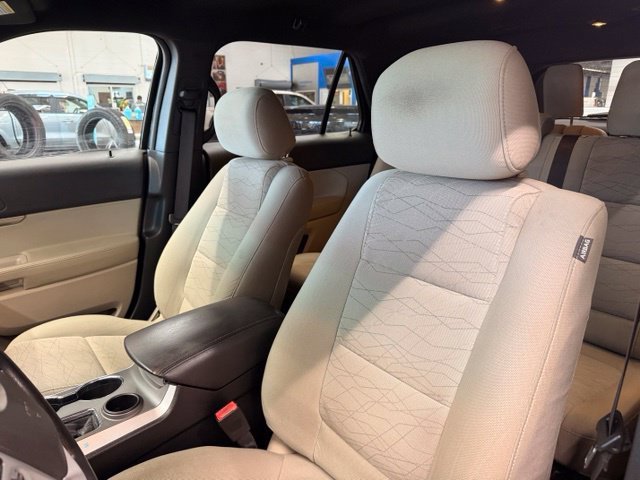 Used 2015 Red Ford Base image 9