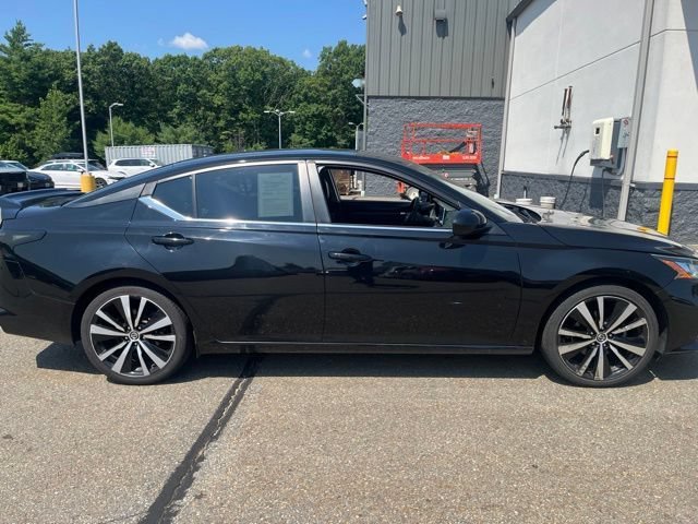 Used 2022 Super Black Nissan 2.5 SR image 2