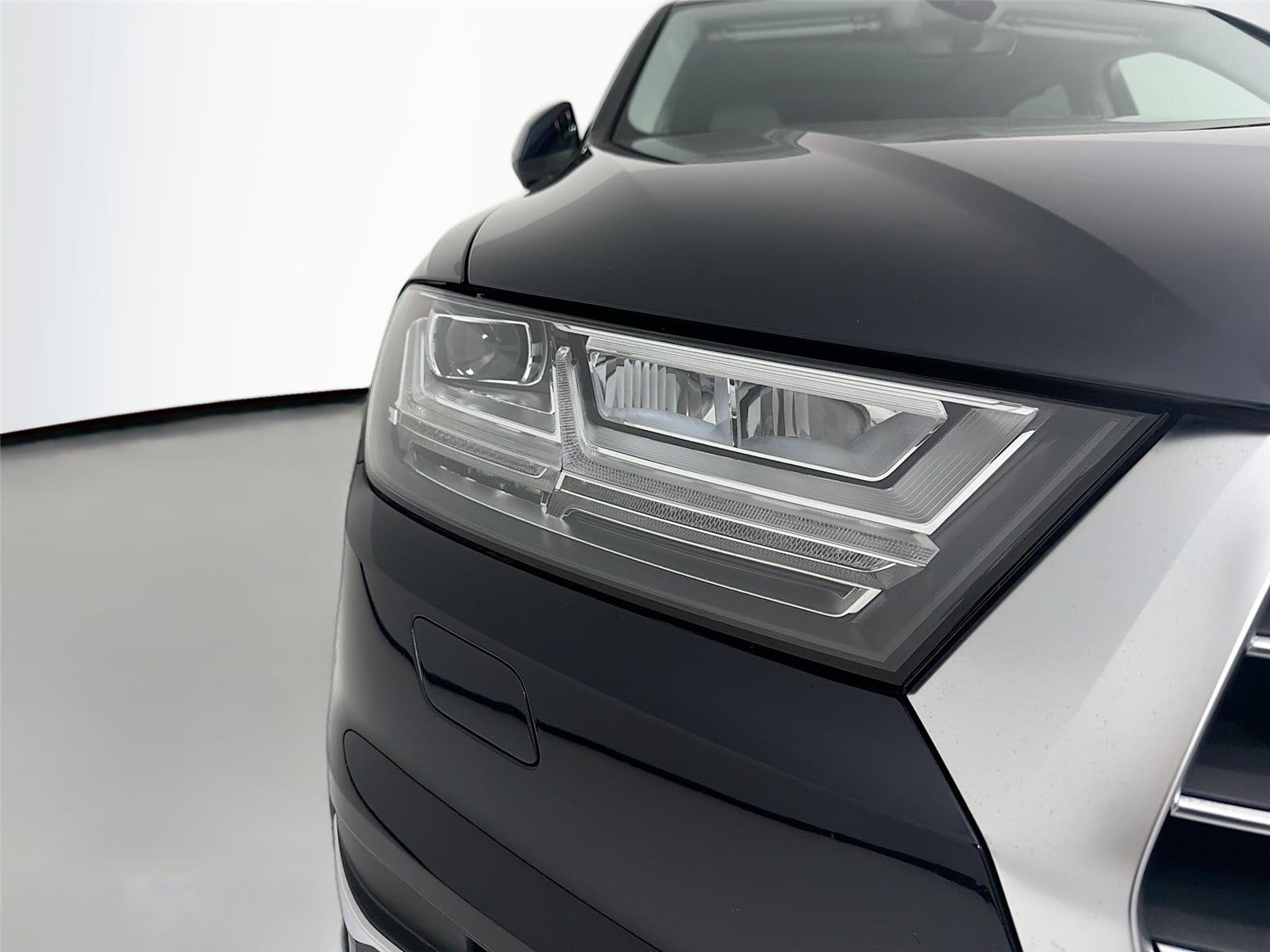 Used 2018  AUDI  image 32