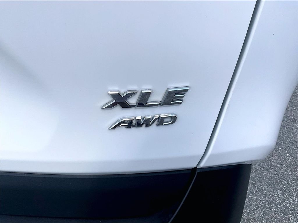 Used 2025 White Toyota XLE image 28