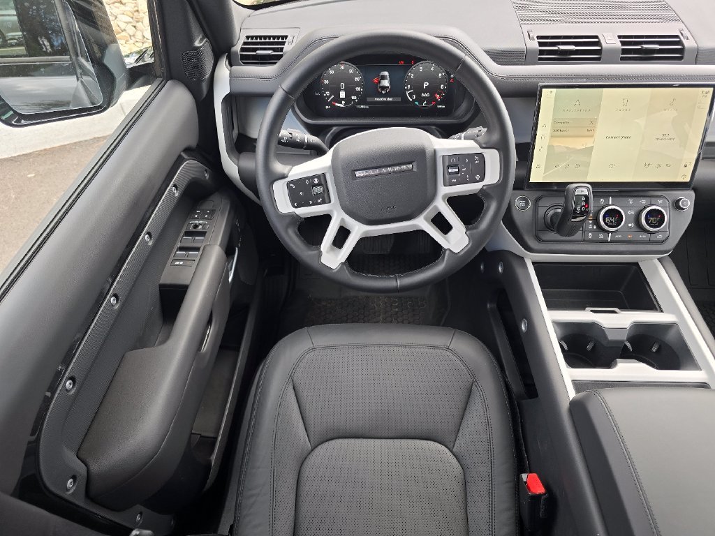 New 2026 Santorini Black Land Rover X-Dynamic se image 18