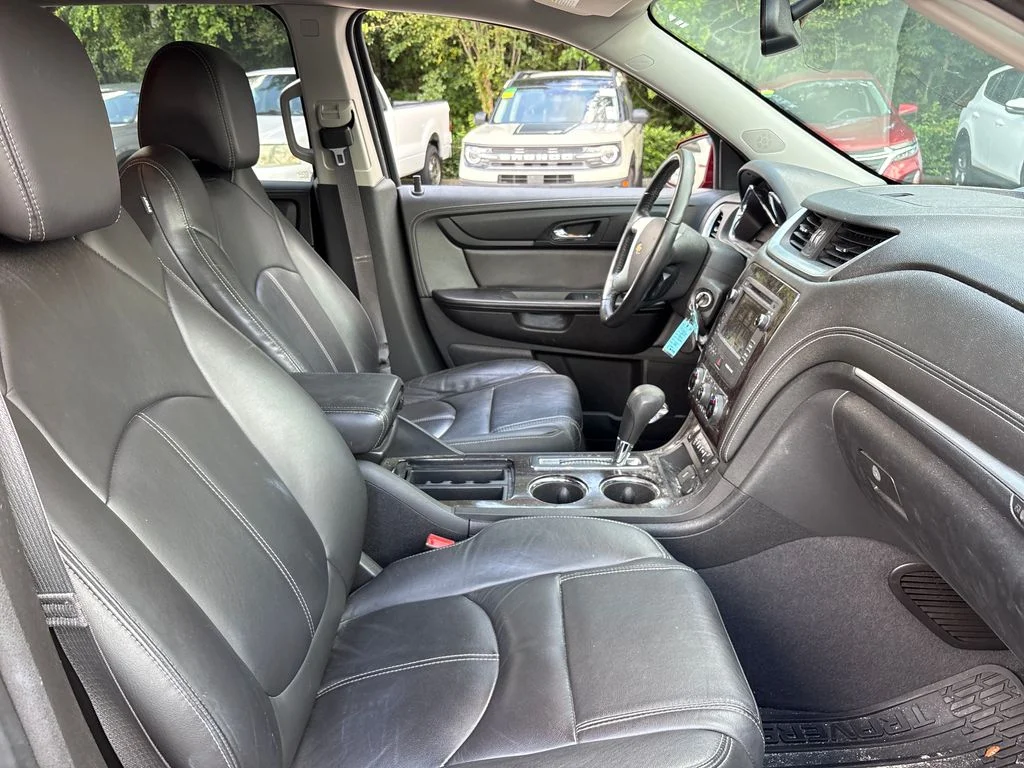 Used 2015 Red Chevrolet 2LT image 27