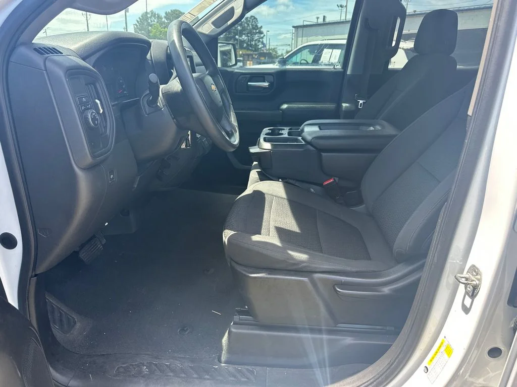 Used 2021 White Chevrolet Custom image 9