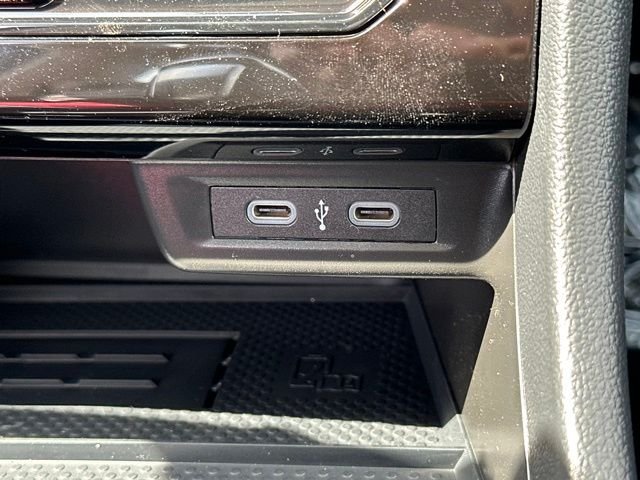 New 2026 Deep Black Pearl Volkswagen 1.5T SE image 33