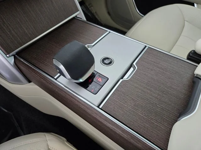 New 2026 Fuji White Land Rover SE image 23