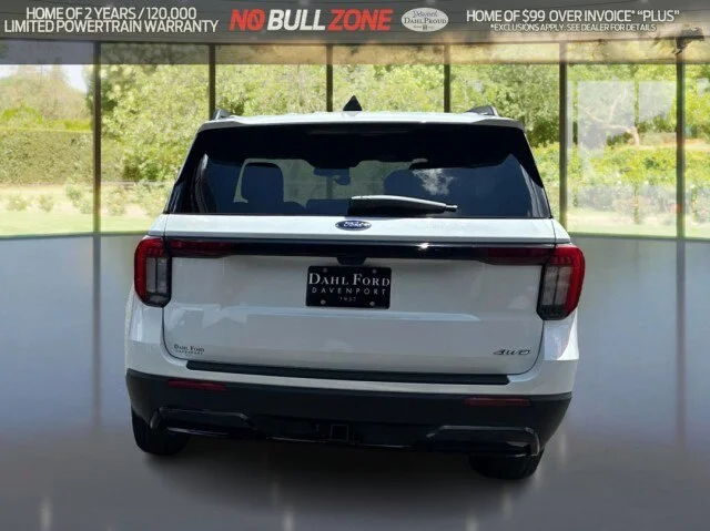 New 2026 Star White Metallic Tri-Coat Ford ST-Line image 4