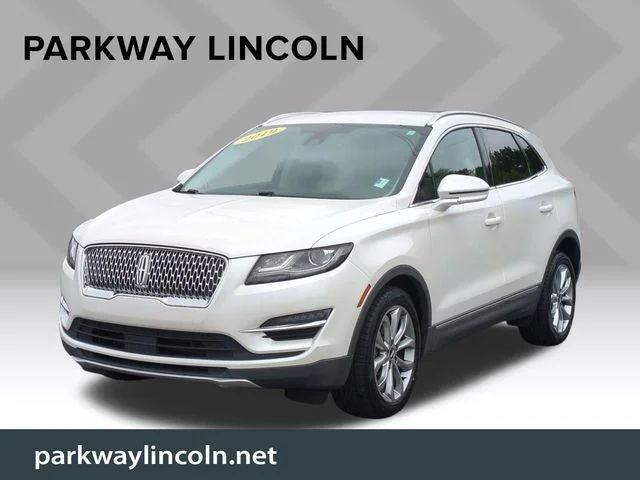 Used 2019 White Lincoln Select image 1