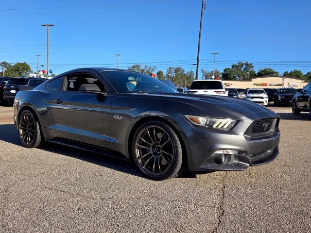 Used 2015  Ford GT image 1