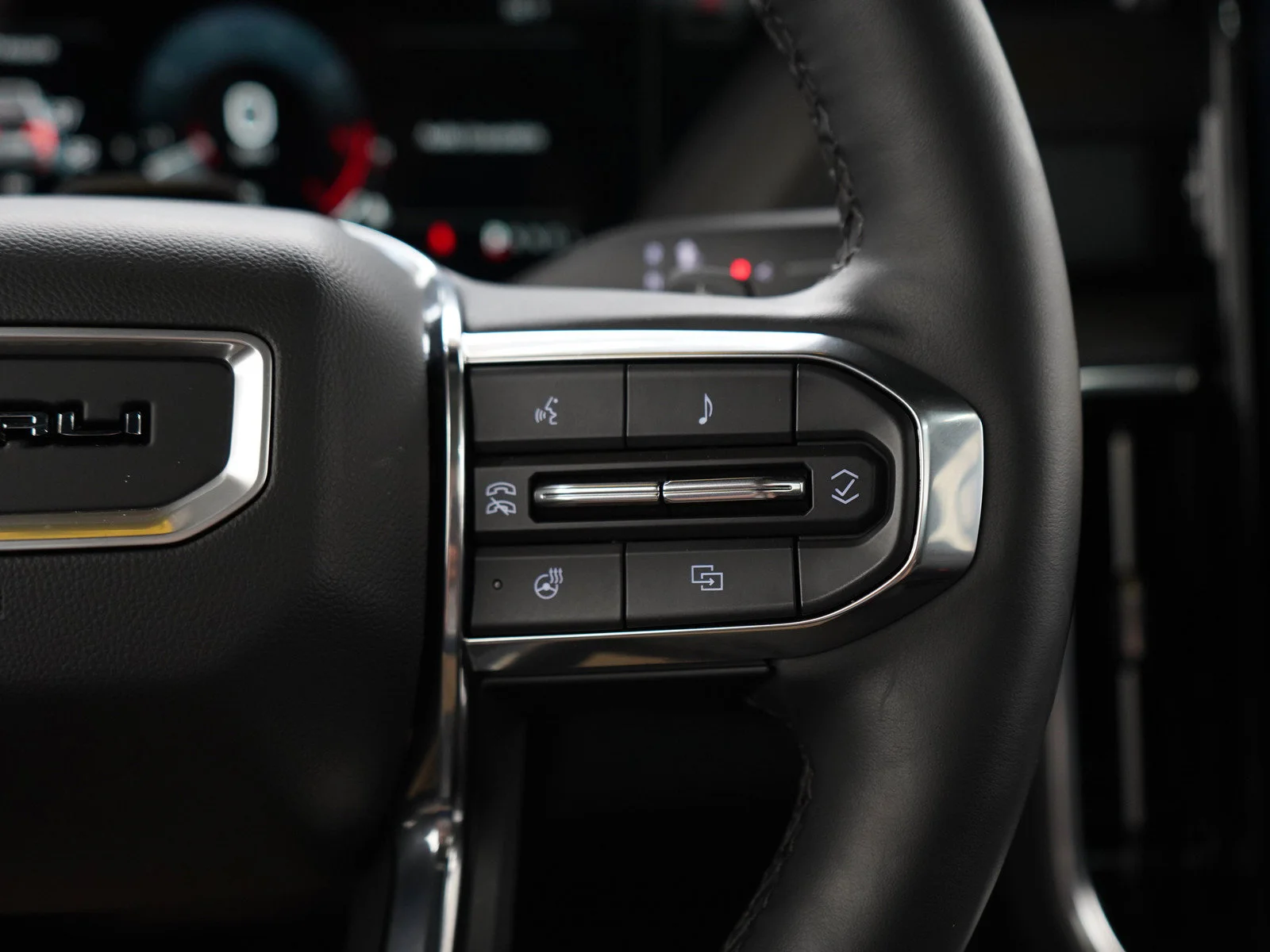 Used 2025  GMC Denali image 28