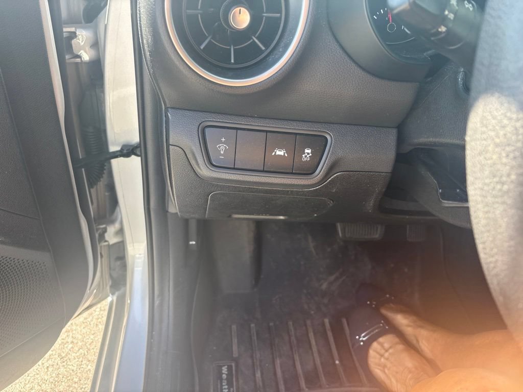 Used 2019 Silky Silver Kia LXS image 11