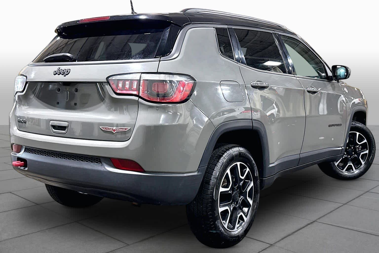 Used 2020 Sting-Gray Clearcoat Jeep Trailhawk image 12