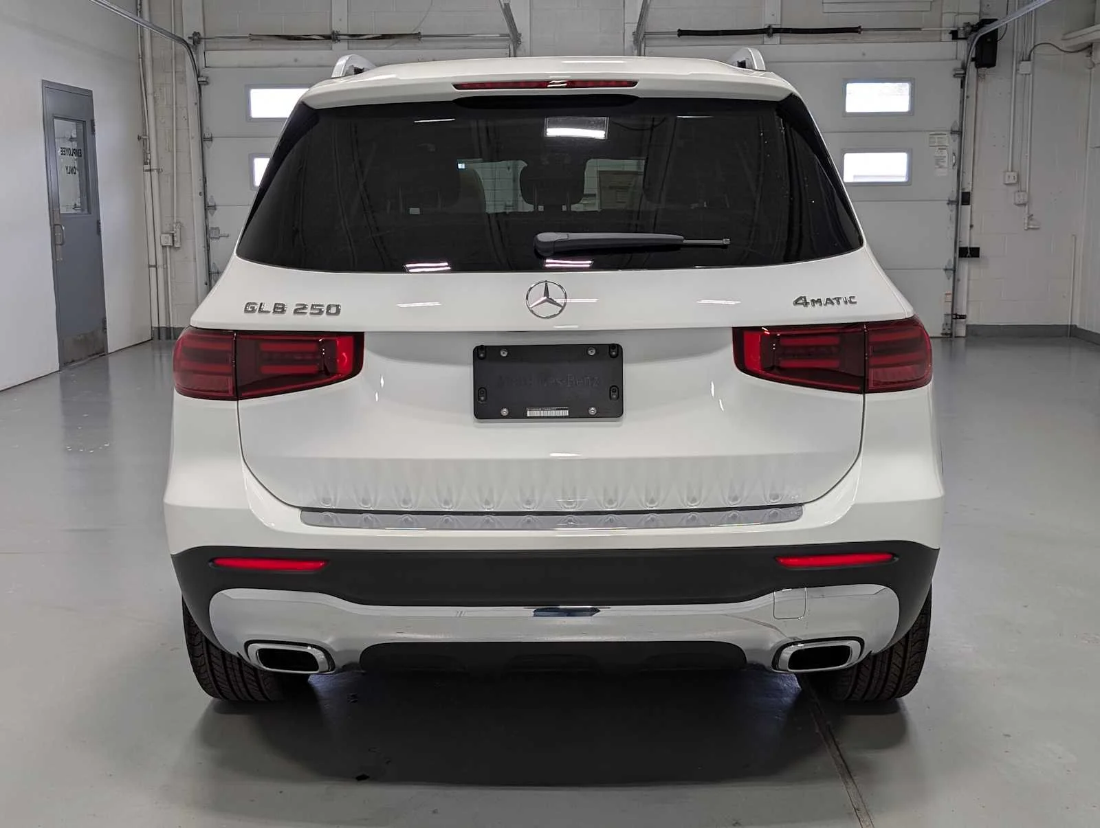 Used 2026 Polar White Mercedes-Benz GLB 250 image 8