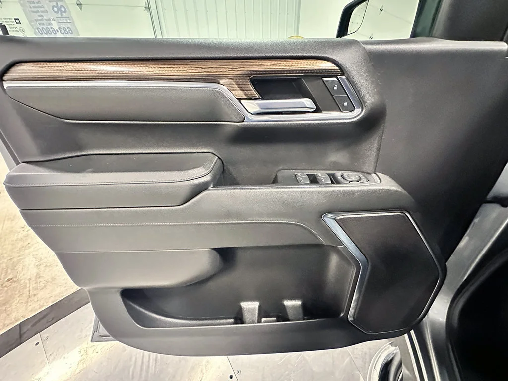 Used 2023 STERLING GRAY METALLIC Chevrolet LT image 21