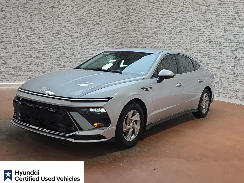 Certified Used 2025 Aero Silver Hyundai SE image 3