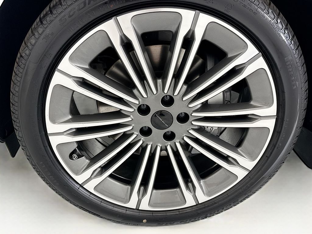 New 2026 Fuji White LAND ROVER SE 7 Seats image 29