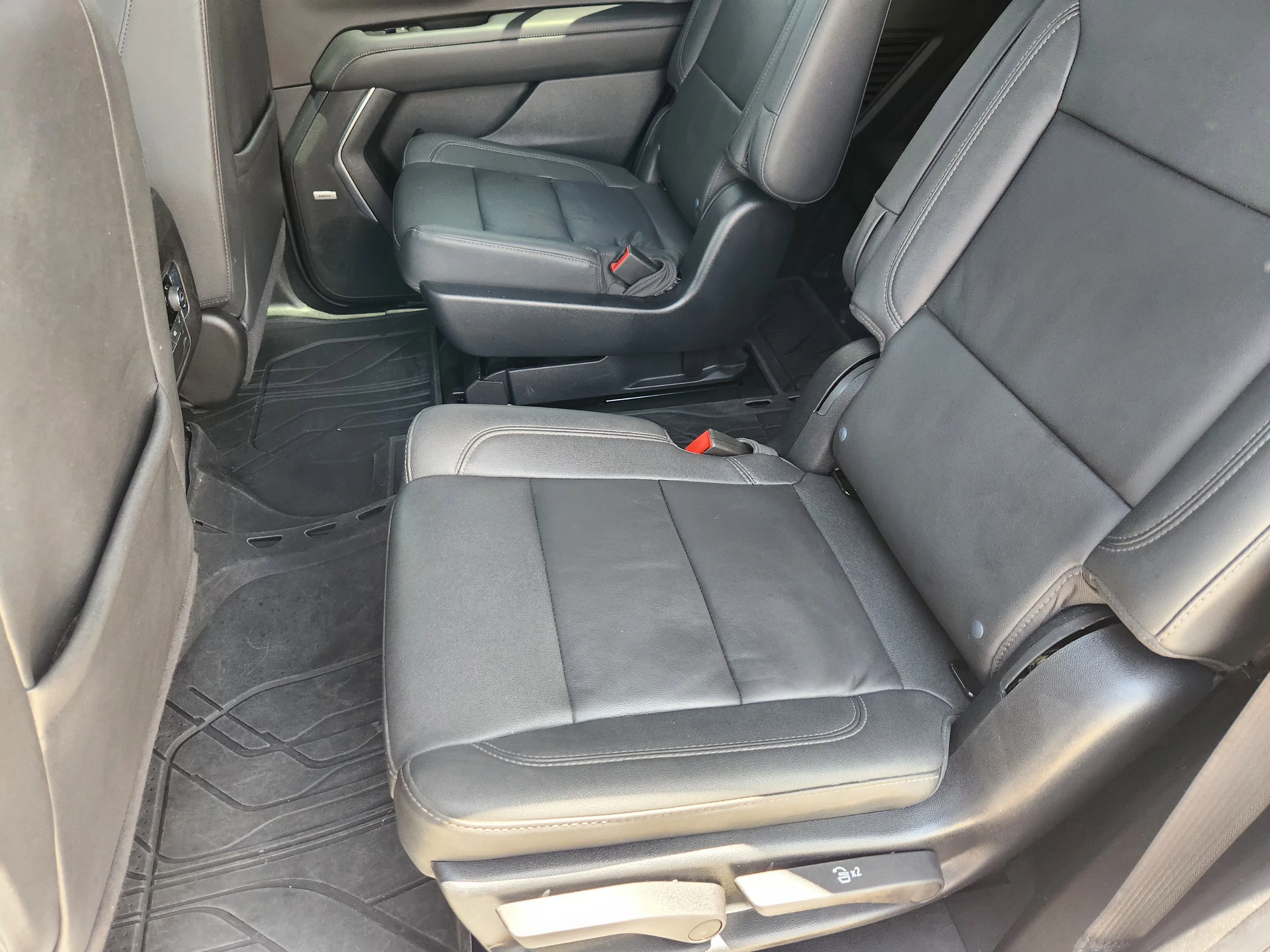 Used 2025 Iridescent Pearl Tricoat Chevrolet Z71 image 30
