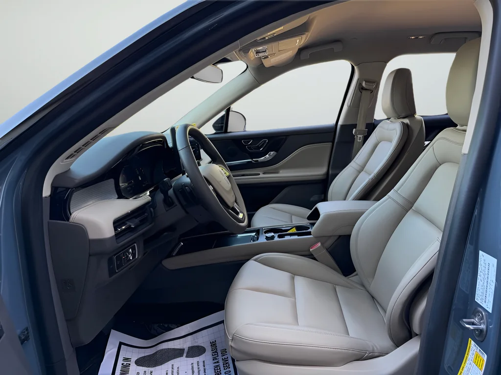 Used 2023 Blue Lincoln Standard image 12