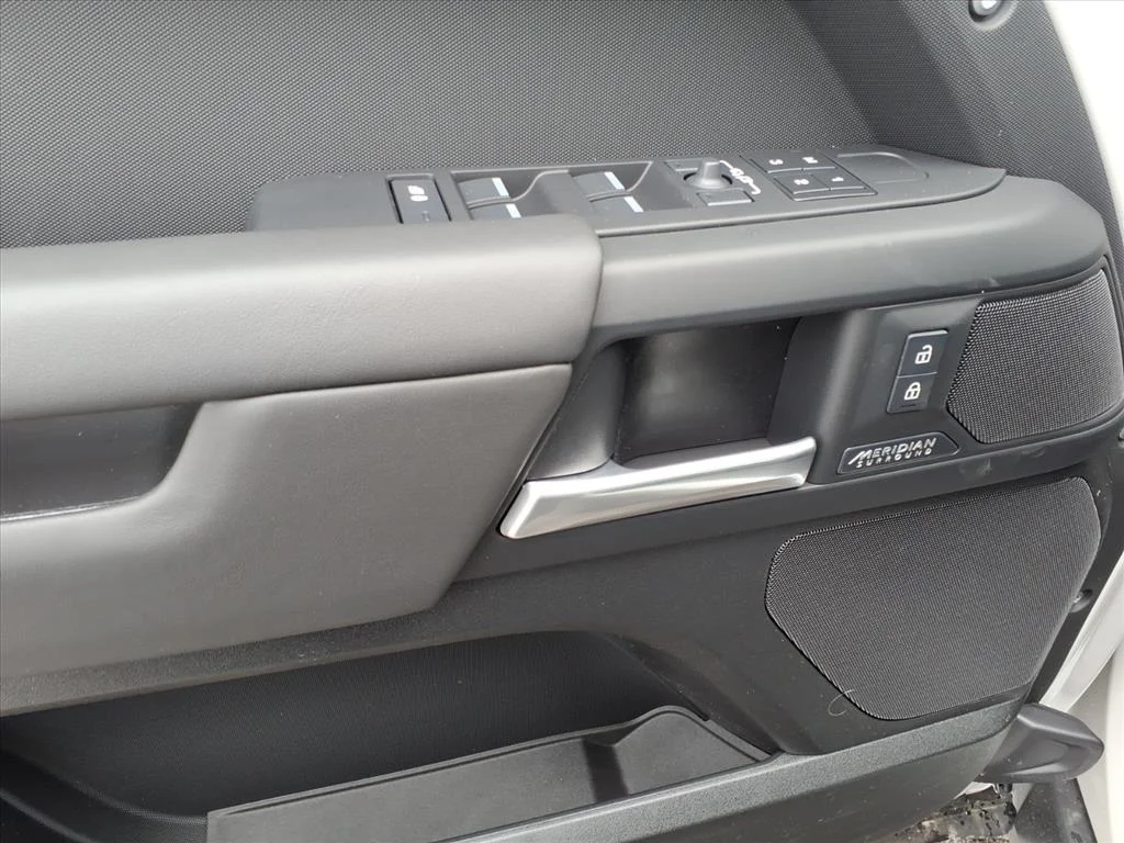 New 2026 Borasco Grey LAND ROVER X-Dynamic SE image 8