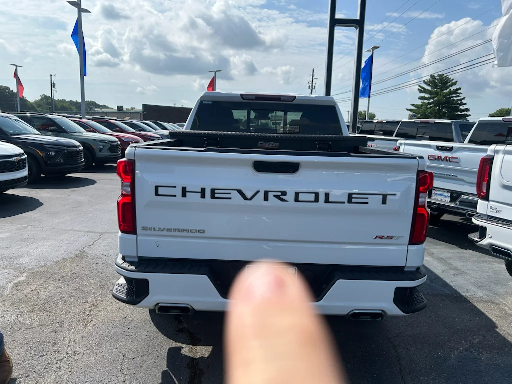 Used 2024 Summit White Chevrolet RST image 4