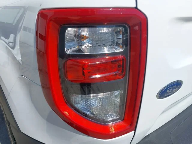 Used 2025 White Ford Badlands image 32