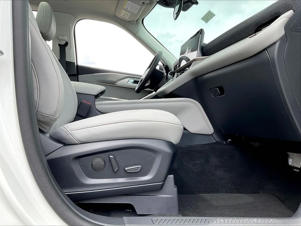 New 2026 Star White Metallic Tri-Coat Ford Active image 12