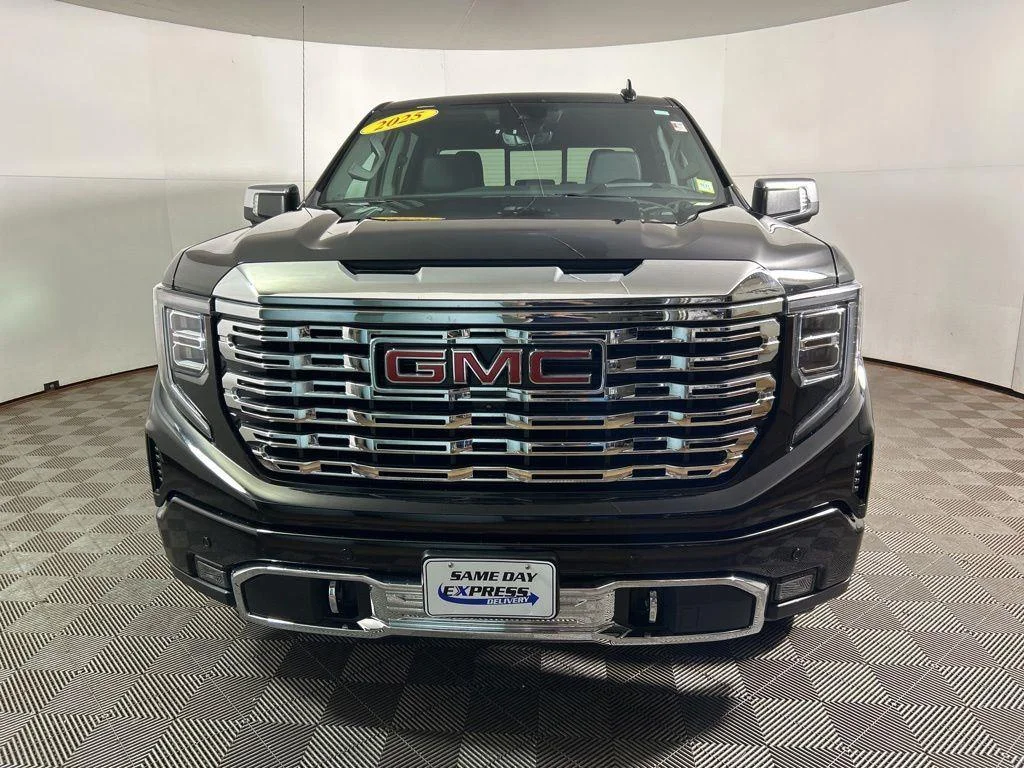 Used 2025 Onyx Black GMC Denali image 12